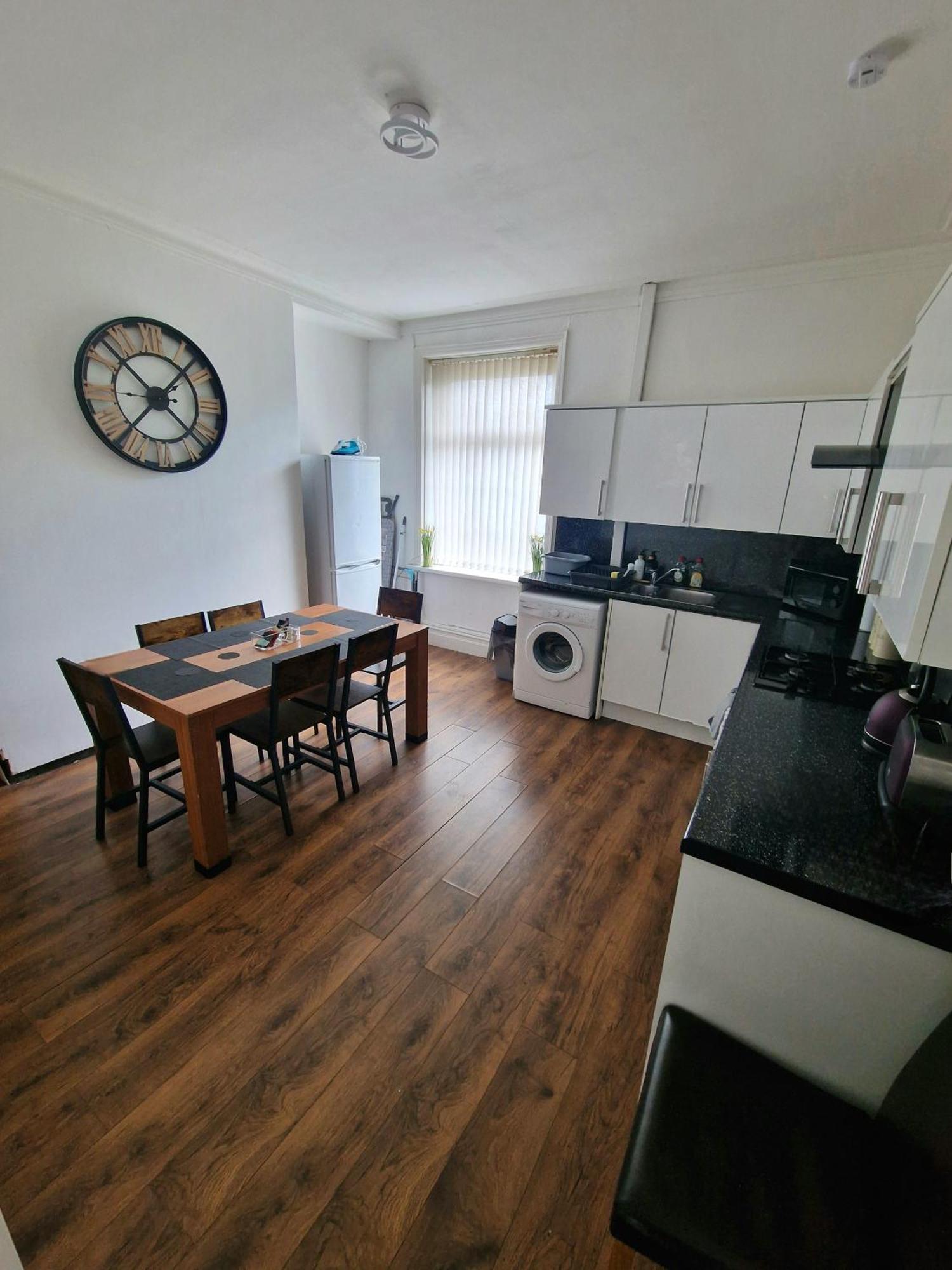 Stylish 4 Double Bedroom House In Bradford, Views Of Hillside And Parking Shipley  Eksteriør bilde