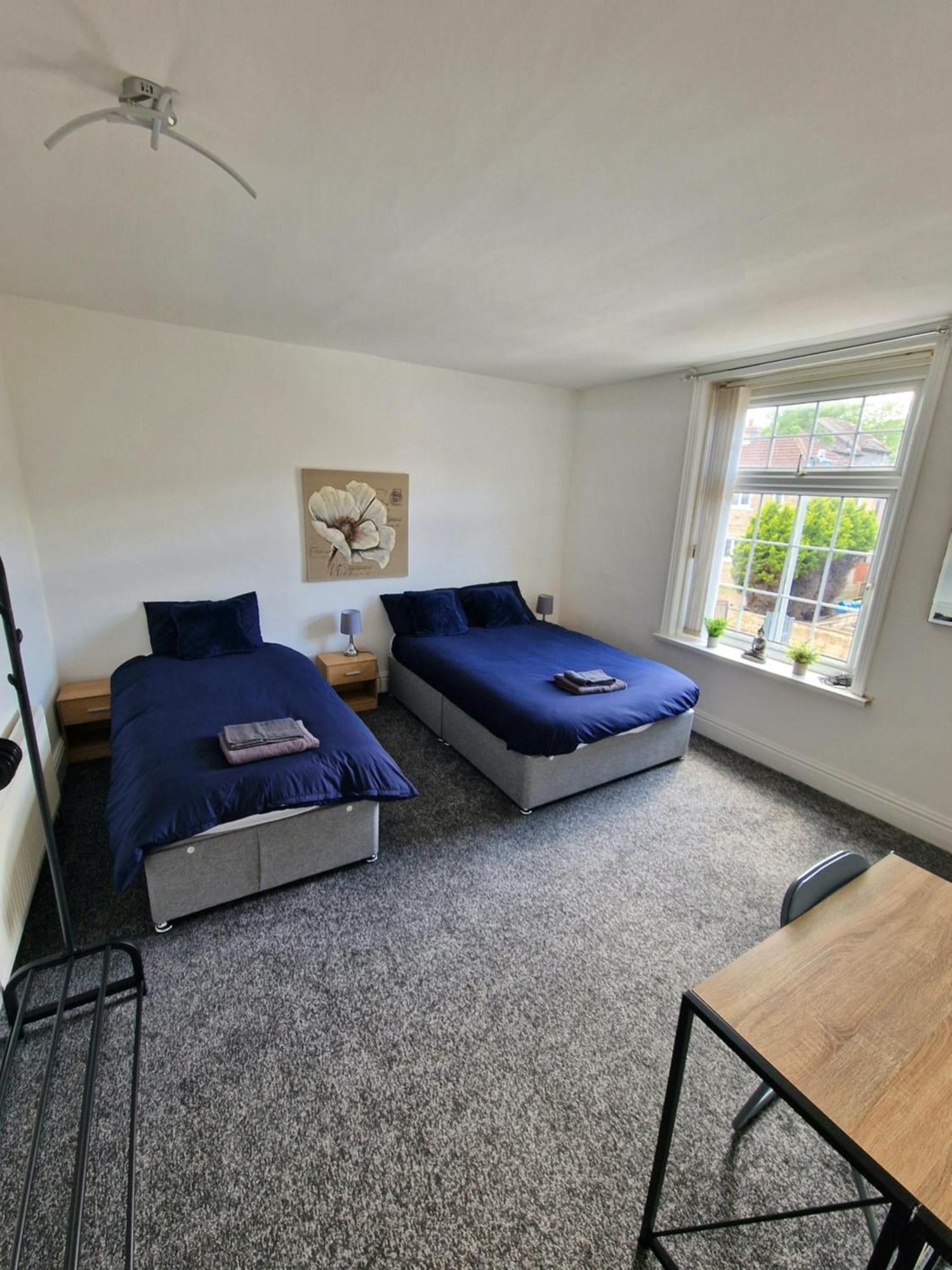 Stylish 4 Double Bedroom House In Bradford, Views Of Hillside And Parking Shipley  Eksteriør bilde