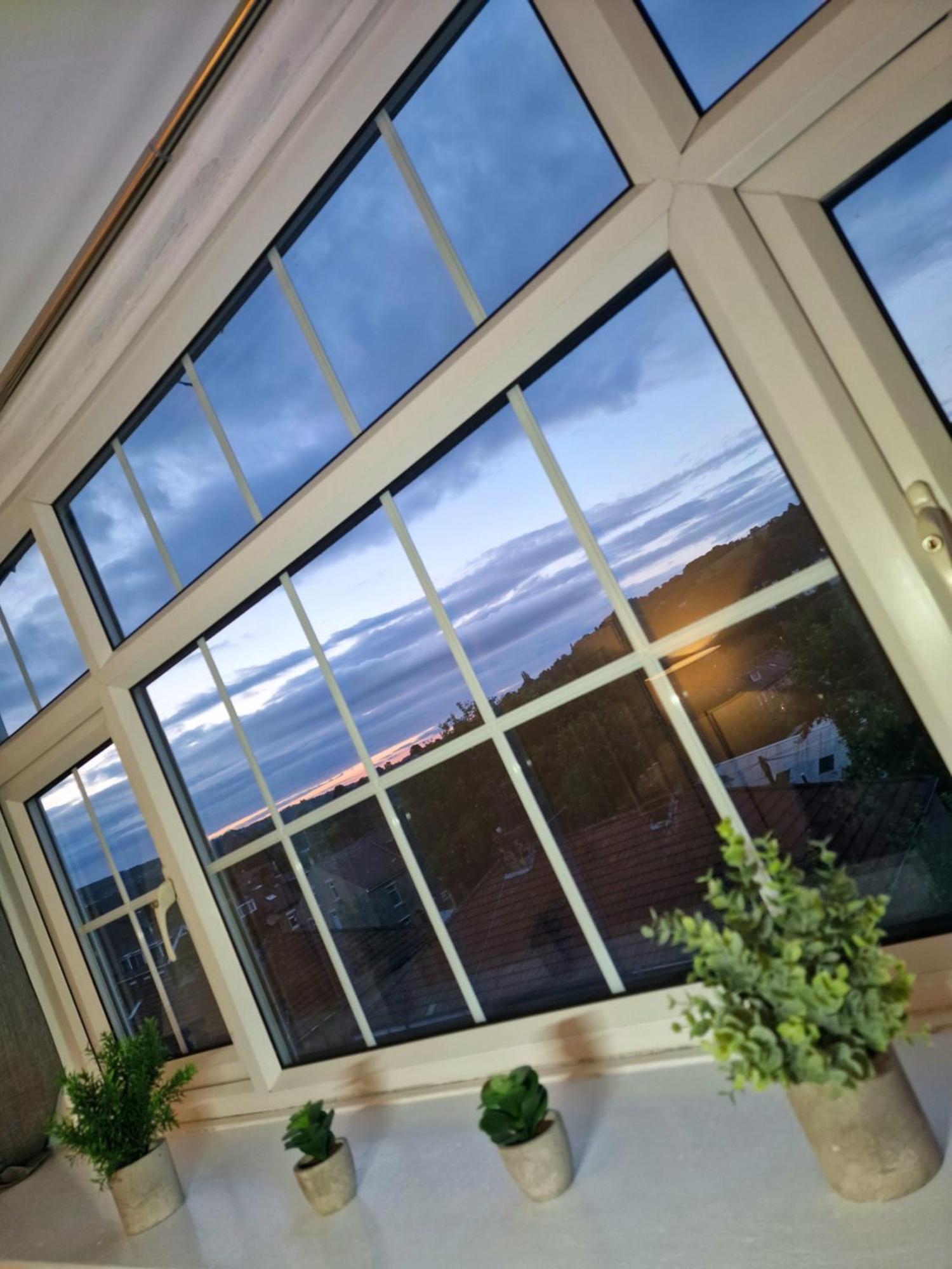 Stylish 4 Double Bedroom House In Bradford, Views Of Hillside And Parking Shipley  Eksteriør bilde